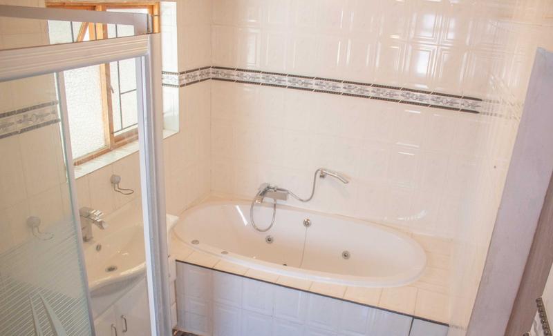 4 Bedroom Property for Sale in Klein Parys Western Cape